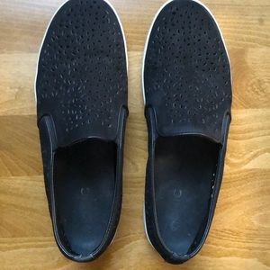 VIONIC Slip On Black Perforated Women Sneaker Size 9.5